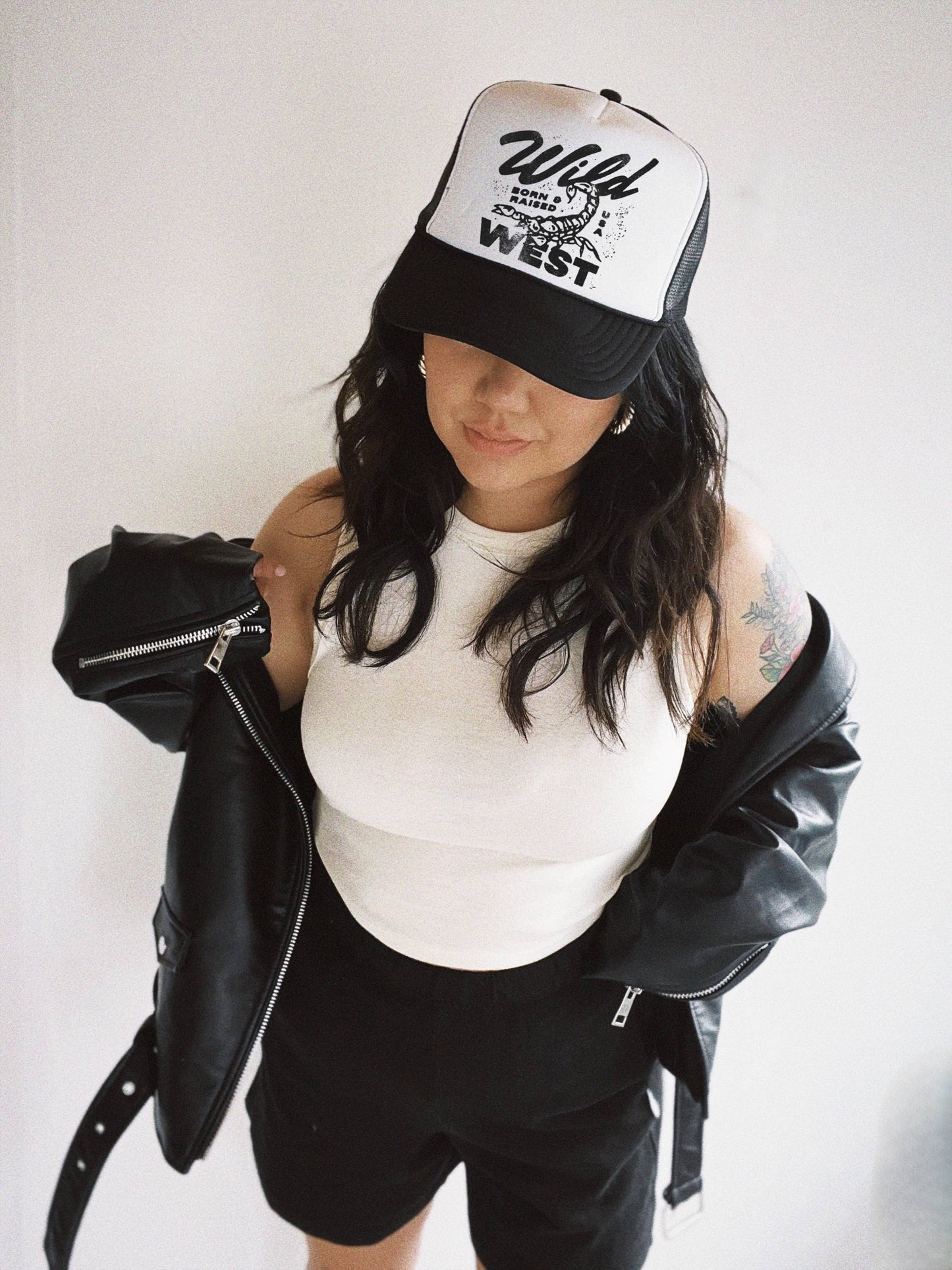 Wild West Western Cowboy Grunge Trucker Hat - Blk/Wht